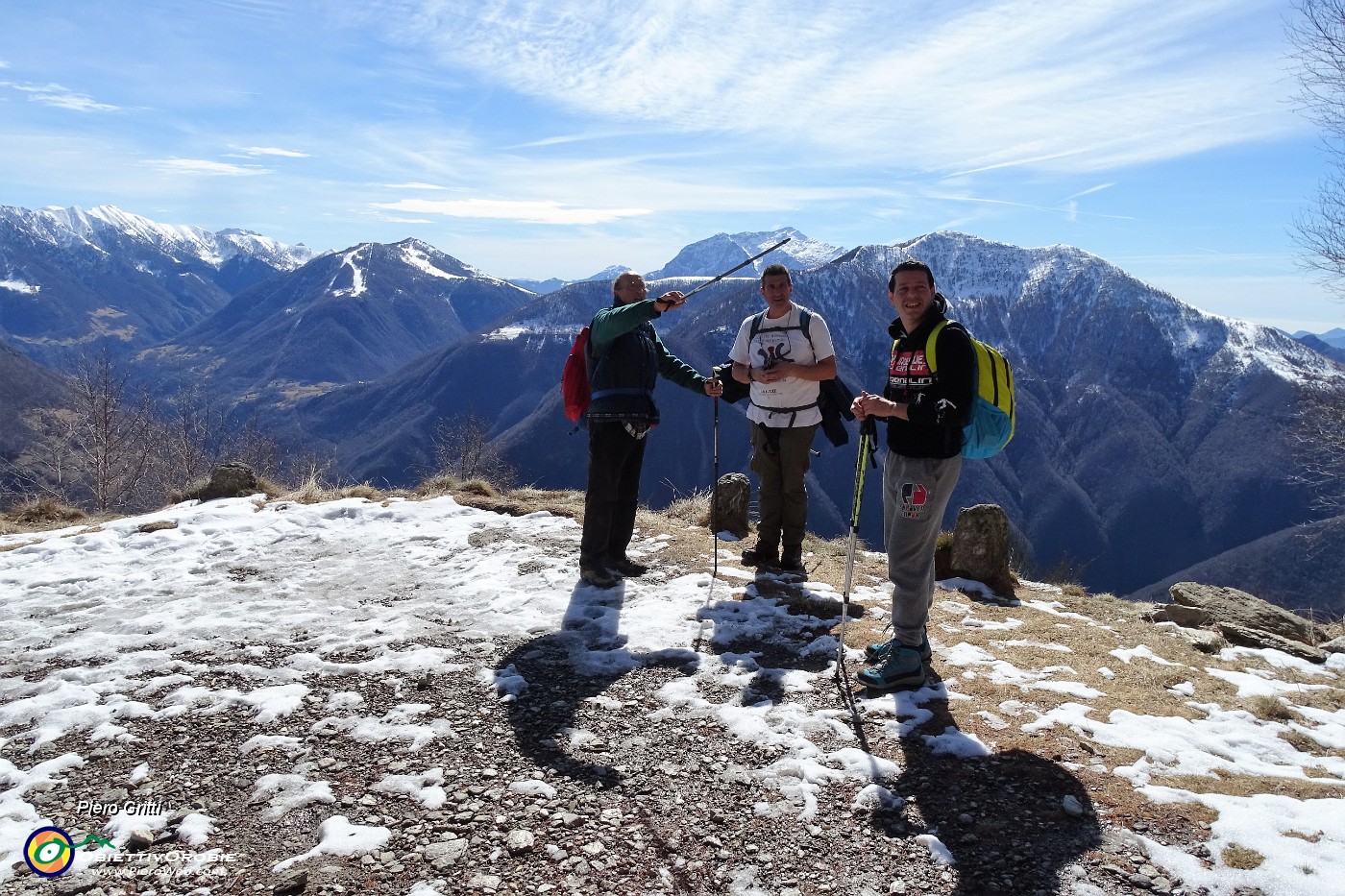 16 Da sfondo Alpe Giumello, Monte Muggio e, oltre, Grignone.JPG